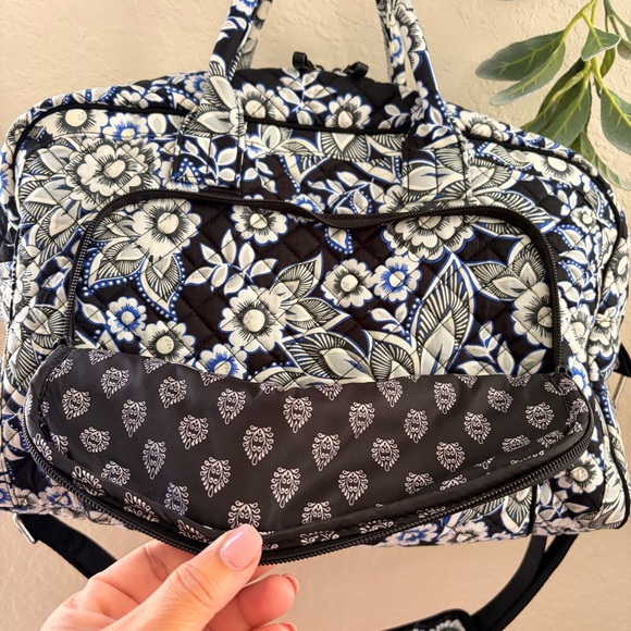 Vera Bradley Blue White Floral Quilted Weekender Travel Duffel Spring Vacay Bag - Picture 4 of 13